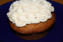 Spiced-Pumpkin-EVOO-Cupcakes-with-Cinnamon-Vanilla-Buttercream-Frosting